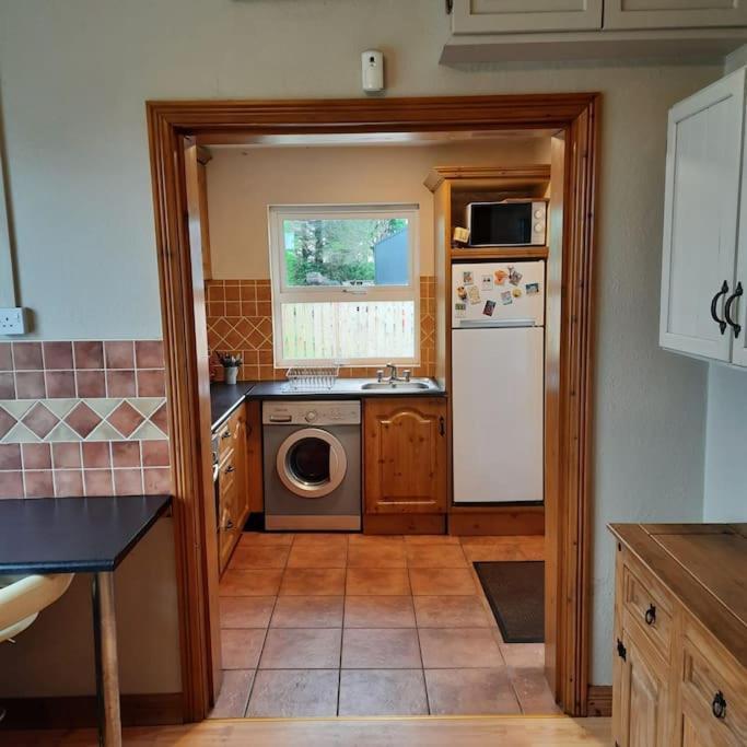 Cheerful Three Bedroom Country Cottage Ballina  Exterior photo